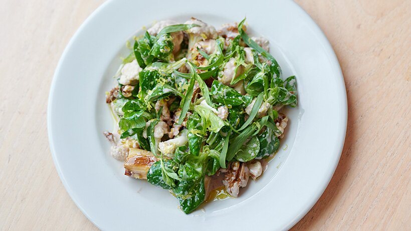 Raw cauliflower salad with roasted leeks, tarragon and lamb’s lettuce