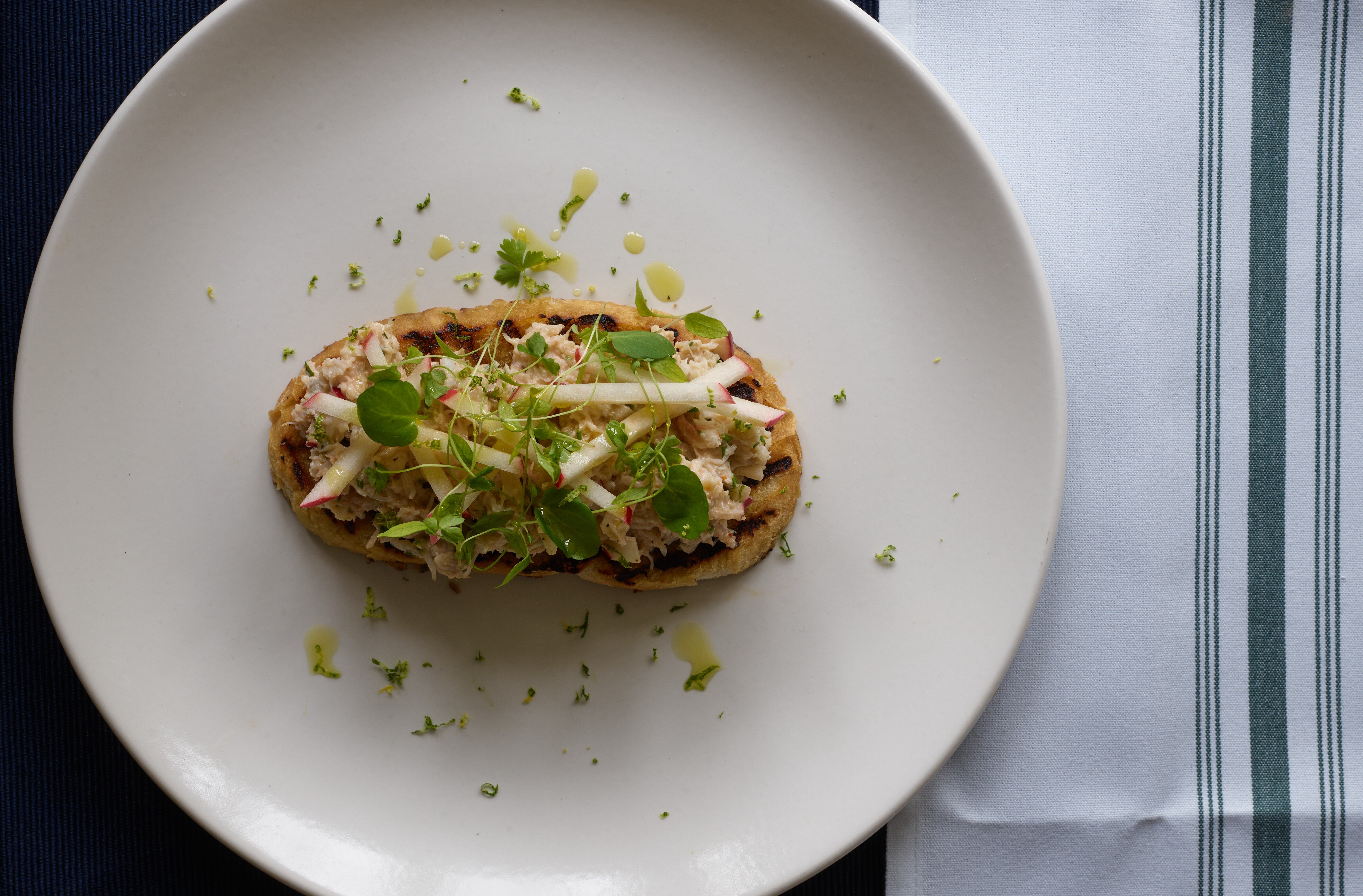 Crab ‘toastie’ with harissa, spiced mayo, lime and apple