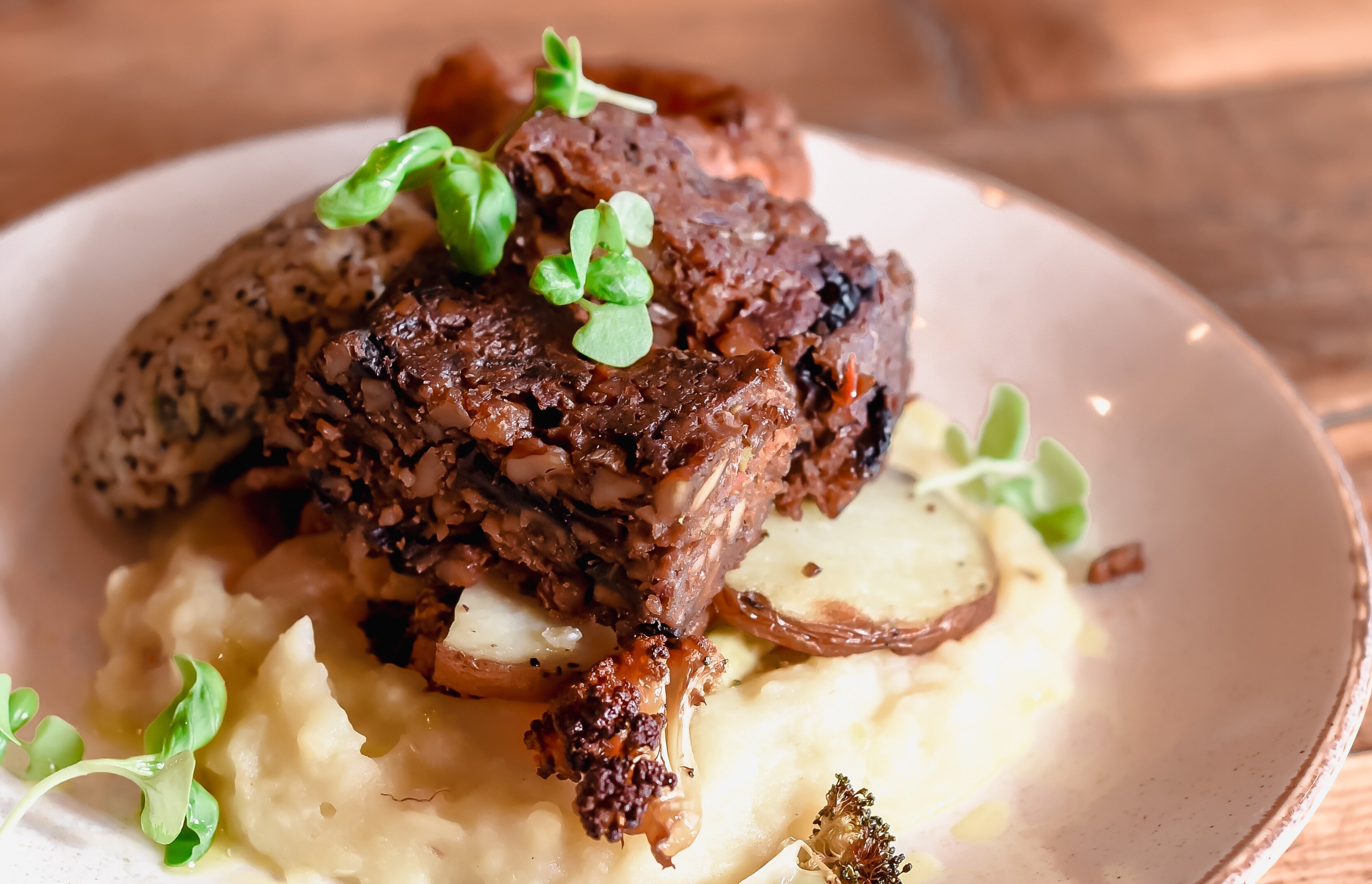 Clean Bean Sunday Lunch_Nut Roast_LauraBeasleyPhotography.jpg